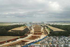 개착공법으로 건설 중인 지하철 공사 현장(타오위안 국제공항 MRT 타오위안 국제공항 부지 내)