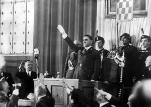 파벨리치가 1942년 2월 크로아티아 의회를 환영한다.