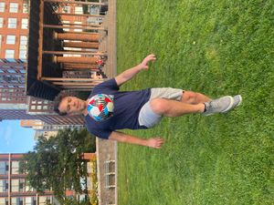 축구공을 저글링하는 사람