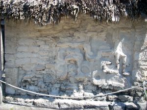 티칼 33번 신전 부조