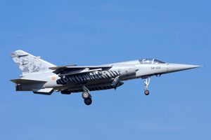 스페인 공군 미라주 F1M. 흡입구 뒤 아랫면 에어브레이크 돌출