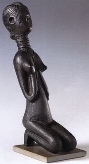 크펠레족 목조 건축물