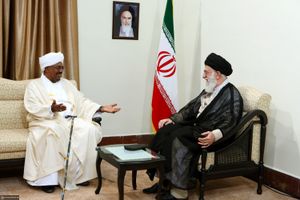 알바시르와 이란 최고 지도자 알리 하메네이, 테헤란, 2012년 8월 31일