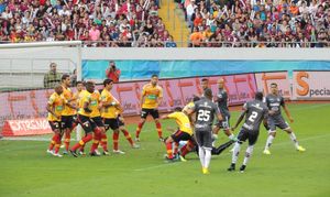 헤레디아노는 라이벌인 사프리사와 경기를 치른다.