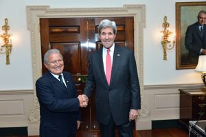 미국 국무장관 존 케리가 2014년 5월 12일 워싱턴 D.C. 미국 국무부에서 엘살바도르 차기 대통령 살바도르 산체스 세렌을 만났다.