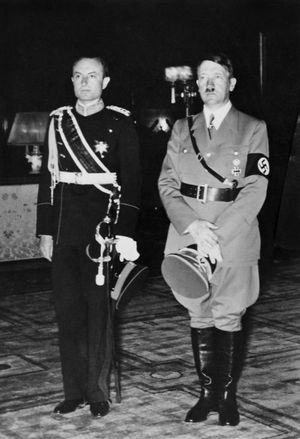 파블레 카라조르제비치 왕자와 아돌프 히틀러, 베를린, 1939.