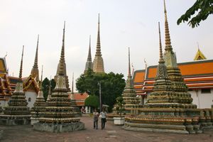 왕족의 유골을 모신 프라 체디 라이