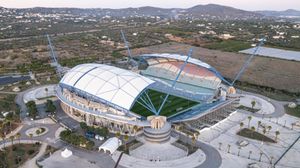 3만석 규모의 알가르브 경기장(Estádio Algarve)은 UEFA 유로 2004의 개최를 위해 건설되었다.