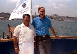 튀르귈트 외잘과 조지 부시 (1991년 7월, 이스탄불에서)