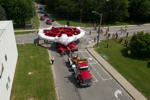 600톤 자석을 페르미 연구소로 운반하는 모습