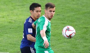 일본의 나가토모 유토와 투르크메니스탄의 미하일 티토프가 경기 중 충돌하는 모습