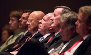 브레넌과 제임스 클래퍼, LBJ 대통령 도서관, 2015년 9월 16일