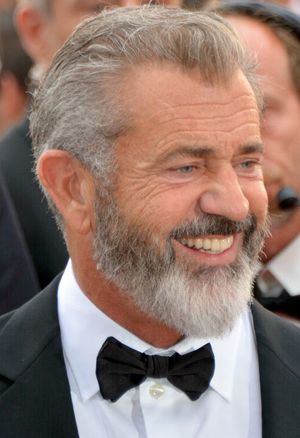 멜 깁슨(Mel Gibson)은 패션 오브 크라이스트를 제작한 후 아포칼립토를 감독했다.