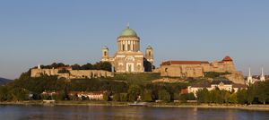 슬로바키아 슈투르보(Párkány)에서 바라본 바르헤지(Várhegy) 전경