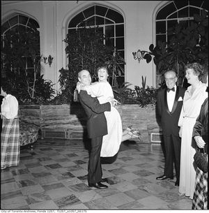 1976년 카사 로마에서 열린 구더햄 앤드 워츠(Gooderham & Worts) 만찬. 카사 로마 키와니스 클럽은 1937년부터 2011년까지 이곳을 운영했다.