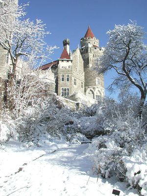 데번포트 로드 위 절벽에 위치한 저택