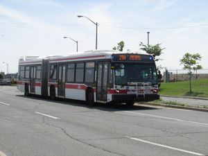 29A번 더퍼린 버스로 운행 중인 2014년에 도입된 노바버스 LFS 알틱 버스