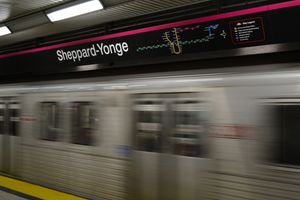 셰퍼드-용 역(Sheppard–Yonge station)은 근처에 있는 셰퍼드 애비뉴(Sheppard Avenue)와 용 스트리트(Yonge Street) 교차로의 이름을 따서 명명되었다. 이 역은 2002년 4호선 셰퍼드선(Line 4 Sheppard)이 개통될 때 셰퍼드 역(Sheppard station)으로 이름이 변경되었다.