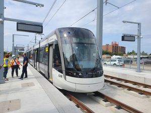 5호선 에글린턴 선에서 시험 중인 봄바디어 플렉시티 프리덤(Bombardier Flexity Freedom) 경전철 차량