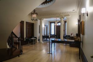 그레인지 내부의 노르마 리들리 회원 라운지