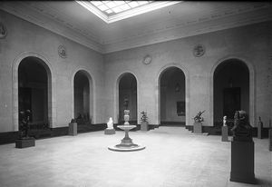 1929년 워커 코트(Walker Court). 조각 정원은 3년 전인 1926년에 개장했다.