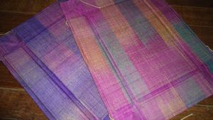 필리핀에서 직조한 아바카 섬유로 만든 매트