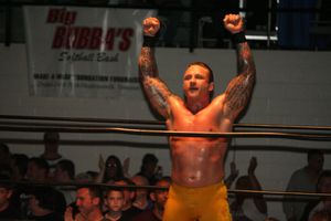 2012년 5월, 인디계에서 레슬링하는 캐시