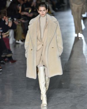 2019년 막스마라 패션 위크에서 거버