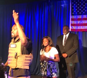 2020년 7월 19일, 사우스캐롤라이나주 노스찰스턴에서 열린 첫 선거 유세에서의 웨스트