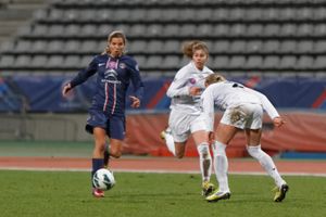 2013년 3월 23일, PSG 소속으로 FCF 쥐비시와 경기하는 히스