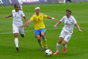 2014년 8월의 테일러(오른쪽)