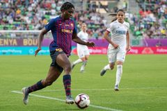 2019년 5월 18일 2019 UEFA 여자 챔피언스리그 결승전에서 공을 드리블하는 오쇼알라