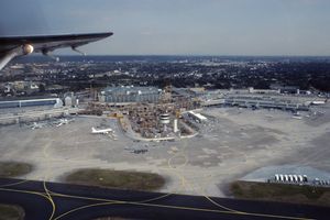 1999년 뒤셀도르프 공항 화재 이후 진행 중인 재건 공사