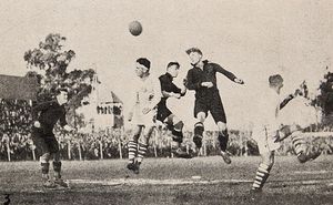 공중볼 경합 장면