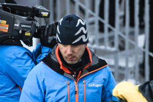 2011년 Oslo에서 열린 Oslo 2011에서 SVT 스포츠 해설가로 활동하는 엘로프손.