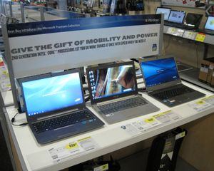 2012년에 전시된 1세대 울트라북 3대. 왼쪽부터: 삼성 시리즈 5, ASUS 젠북 UX21E, 도시바 포르테제 Z830