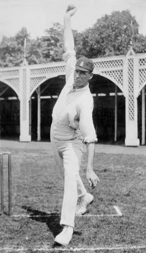 시드니 바네스는 10이닝 동안 35개의 위켓을 따냈는데, 이는 호주 선수가 아닌 선수 중 최다 기록이다.