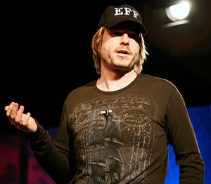 피터 비들(Peter Biddle)이 2007년 ETech 컨퍼런스에서 연설하는 모습