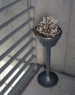 보행자를 위한 스탠딩형 재떨이