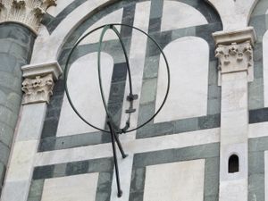 남쪽 정문에 있는 혼천의