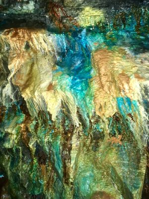 오우토쿰푸(Outokumpu)의 폐광 벽면에 있는 공작석