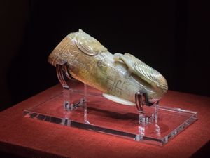 조조의 무덤에서 출토된 옥 잔