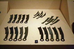 산둥성 박물관에 소장된 제나라의 청동 칼 모양 화폐