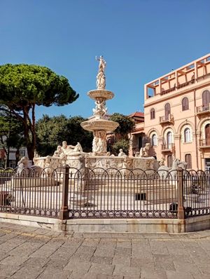 두오모 광장에 있는 조반니 안젤로 몬토르솔리의 오리온 분수