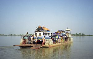 제네 근처 바니 강의 페리 위의 승용차들