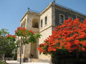 복원된 토런스 박사 병원 건물에 있는 스코츠 호텔