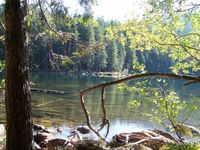 슈마바의 체르네 호수, 동쪽 제방