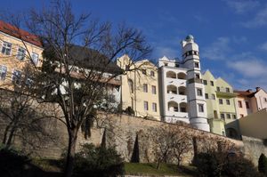 미들라료프스키 저택과 도시 성벽