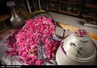 이란 카샨의 작은 장미수 제조 공장의 장식물