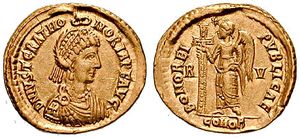 호노리아의 솔리두스 금화: D N IUST GRAT HONORIA P F AVG ("우리 주인 유스타 그라타 호노리아, 경건하고 행복한 아우구스타") 뒷면에는 BONO REIPUBLICAE ("공화국의 안녕")이라고 적혀 있다.